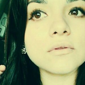Meet your Posher, Yadira